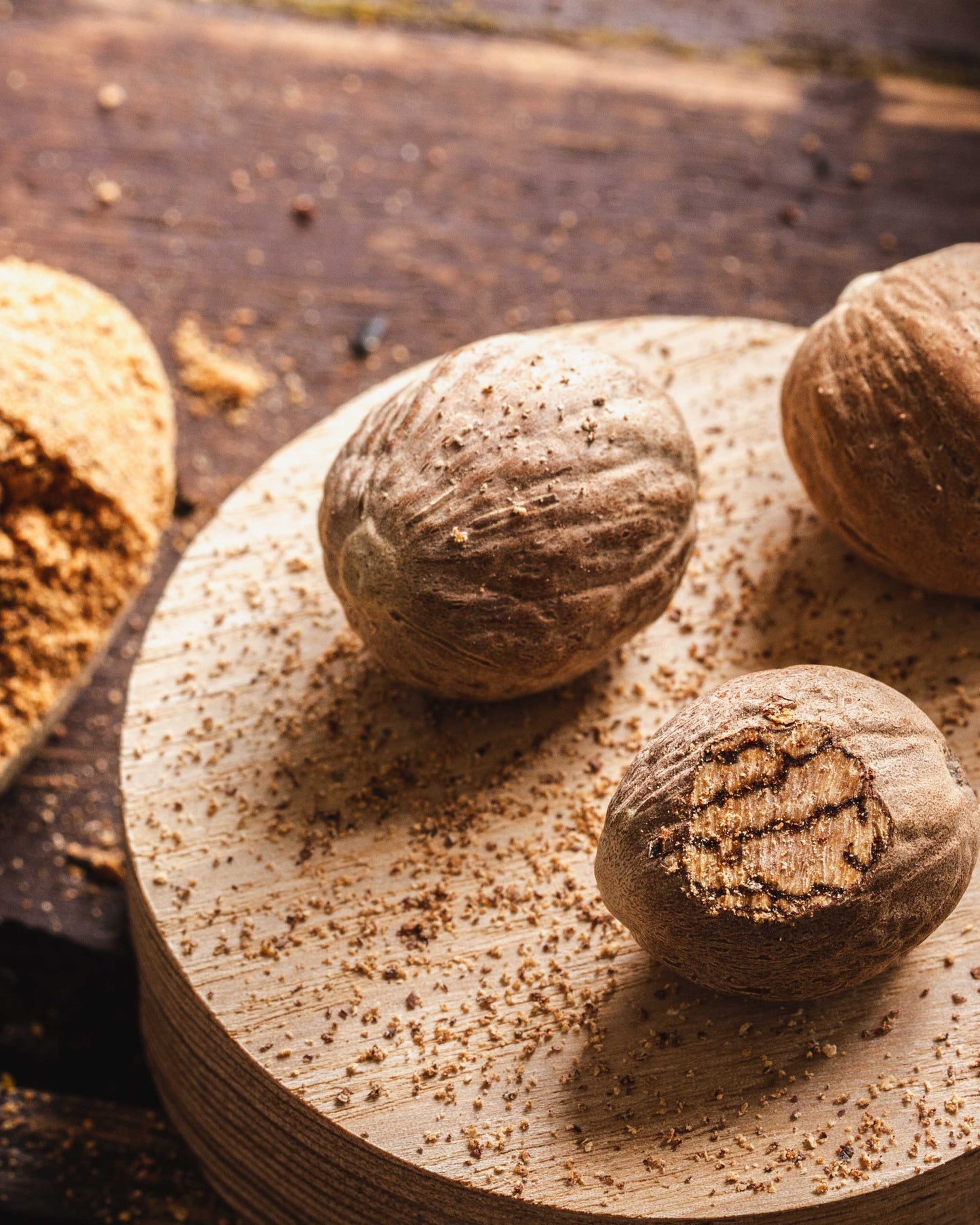 Ceylon Nutmeg (Whole with the shell)